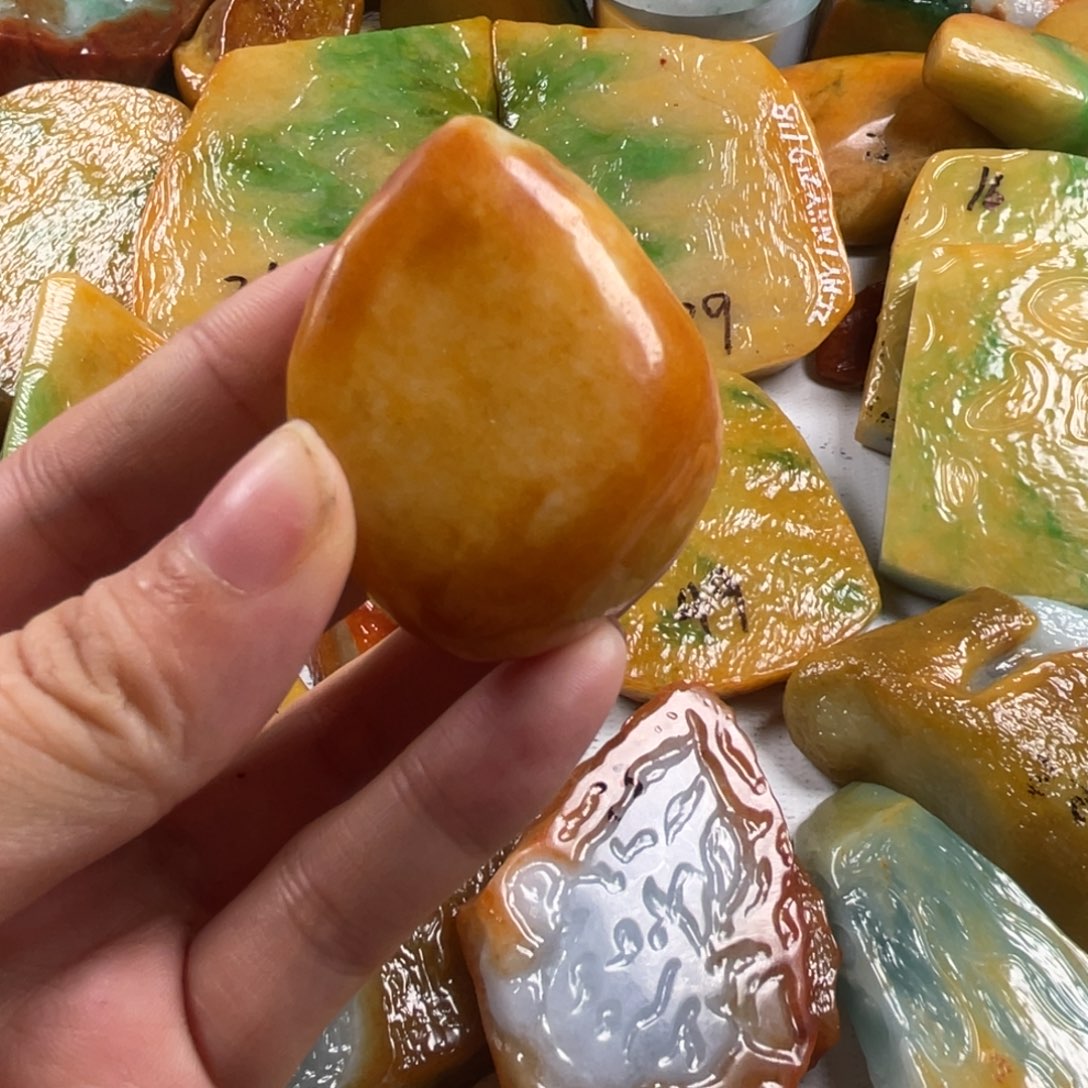 【闪购商品】颈饰未镶嵌翡翠翡翠