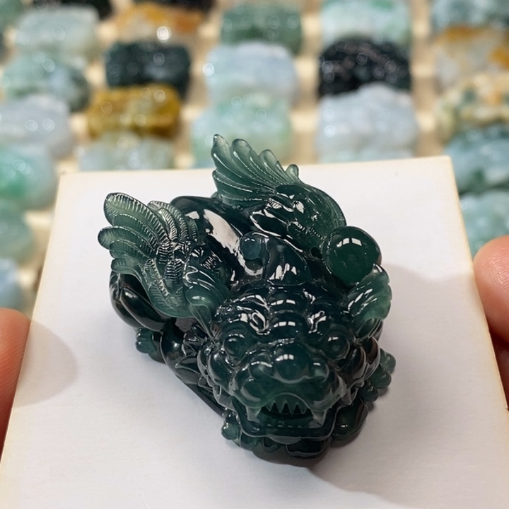 翡翠颈饰未镶嵌天然翡翠貔貅吊坠