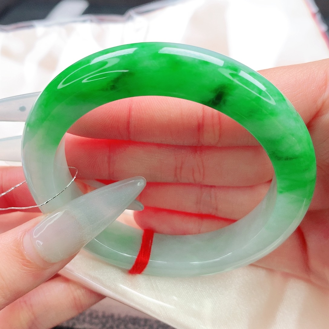 翡翠手镯未镶嵌55圈