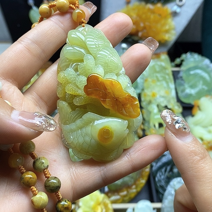 蛇纹石玉挂件未镶嵌