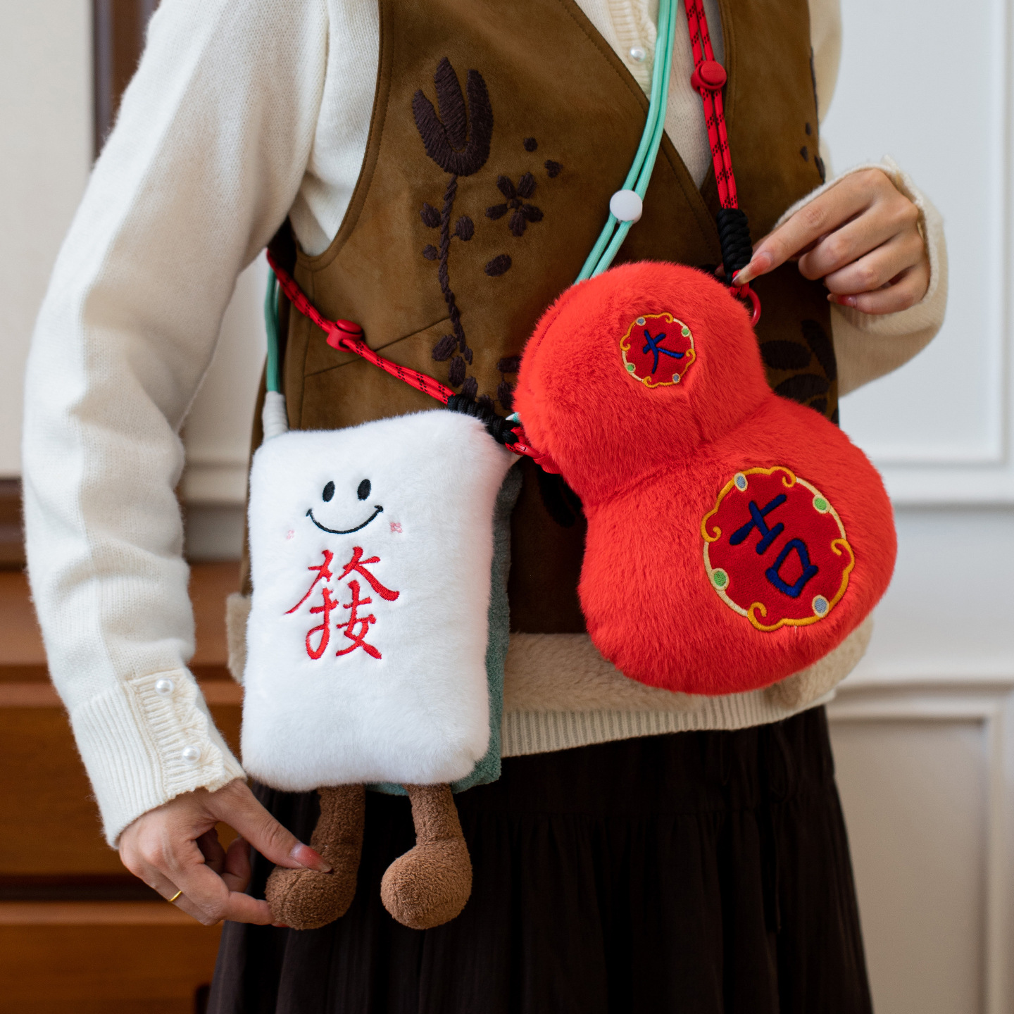 2026春节毛绒红包袋过年新年利是封高档儿童压岁斜跨包袋创意红包