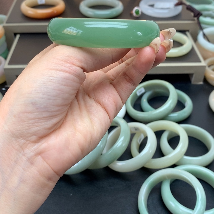 石英质玉未镶嵌手镯有***闻58.6