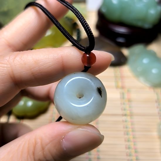 书***海未镶嵌蛇纹石玉颈饰