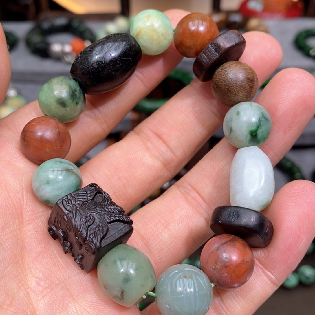 翡翠手链未镶嵌漂亮美眉