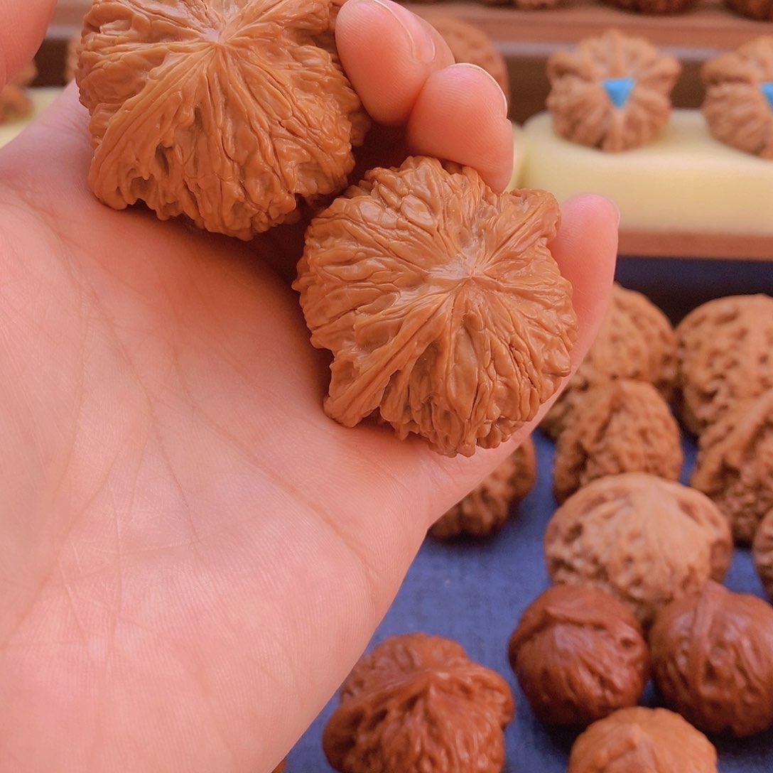 44正磨文玩核桃红皮