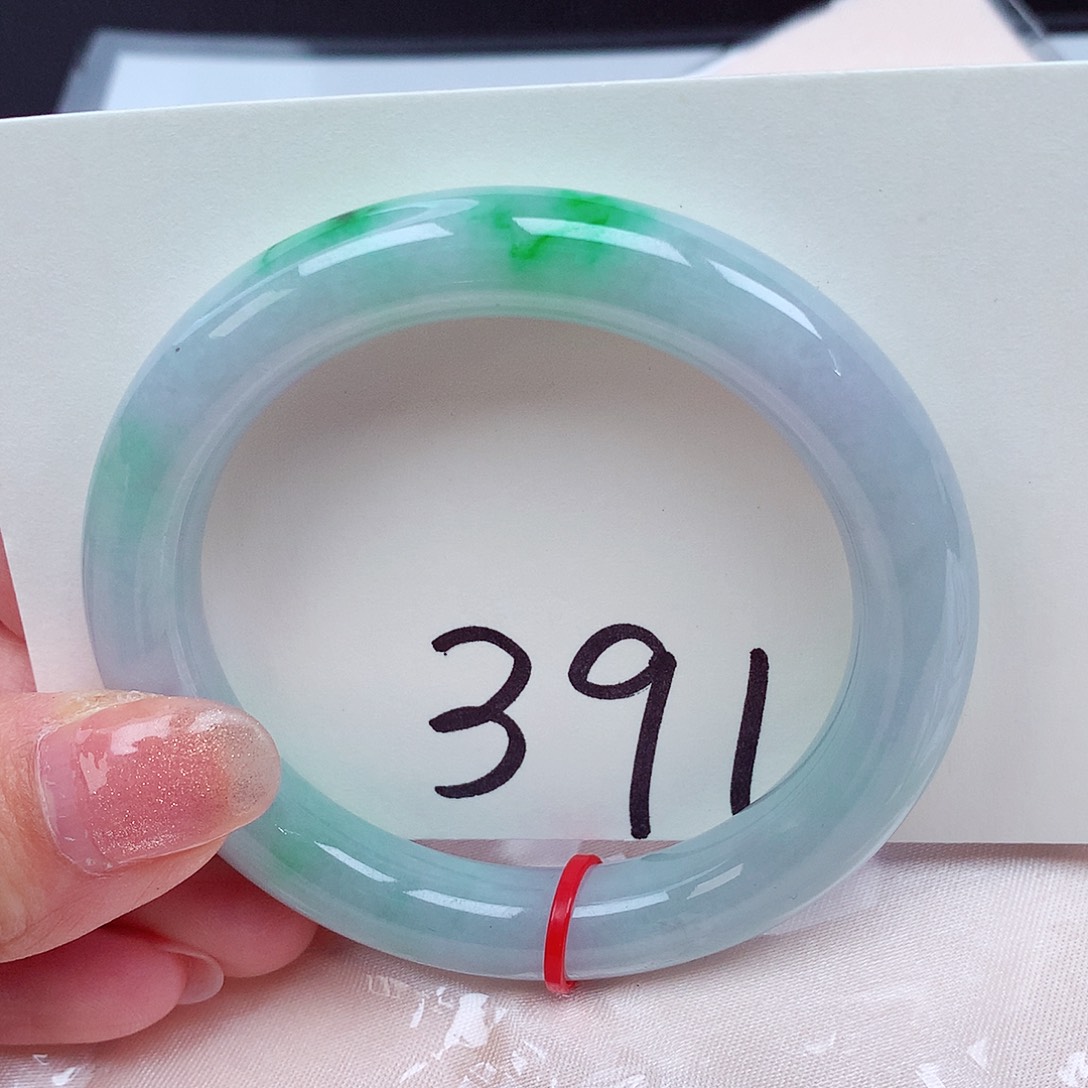 翡翠手镯未镶嵌翡翠