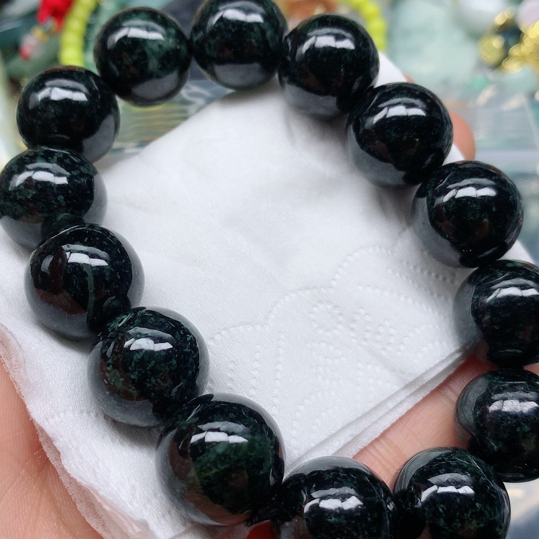 翡翠颈饰未镶嵌手串