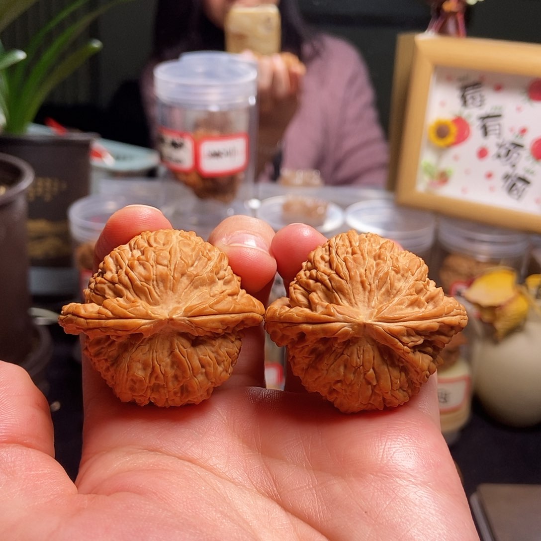 文玩核桃吊坠45闷白