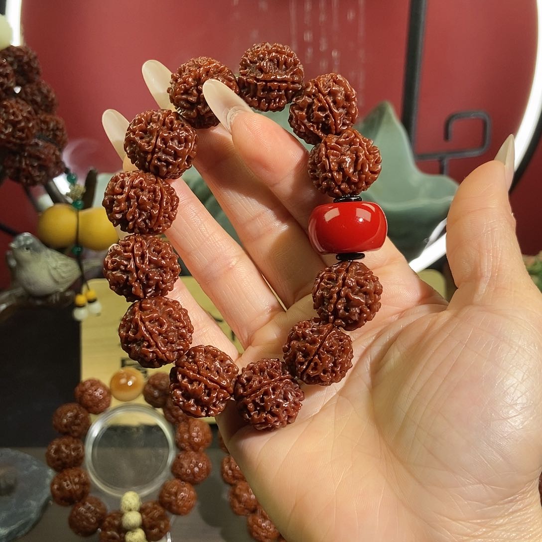 金刚菩提吊坠620红。            