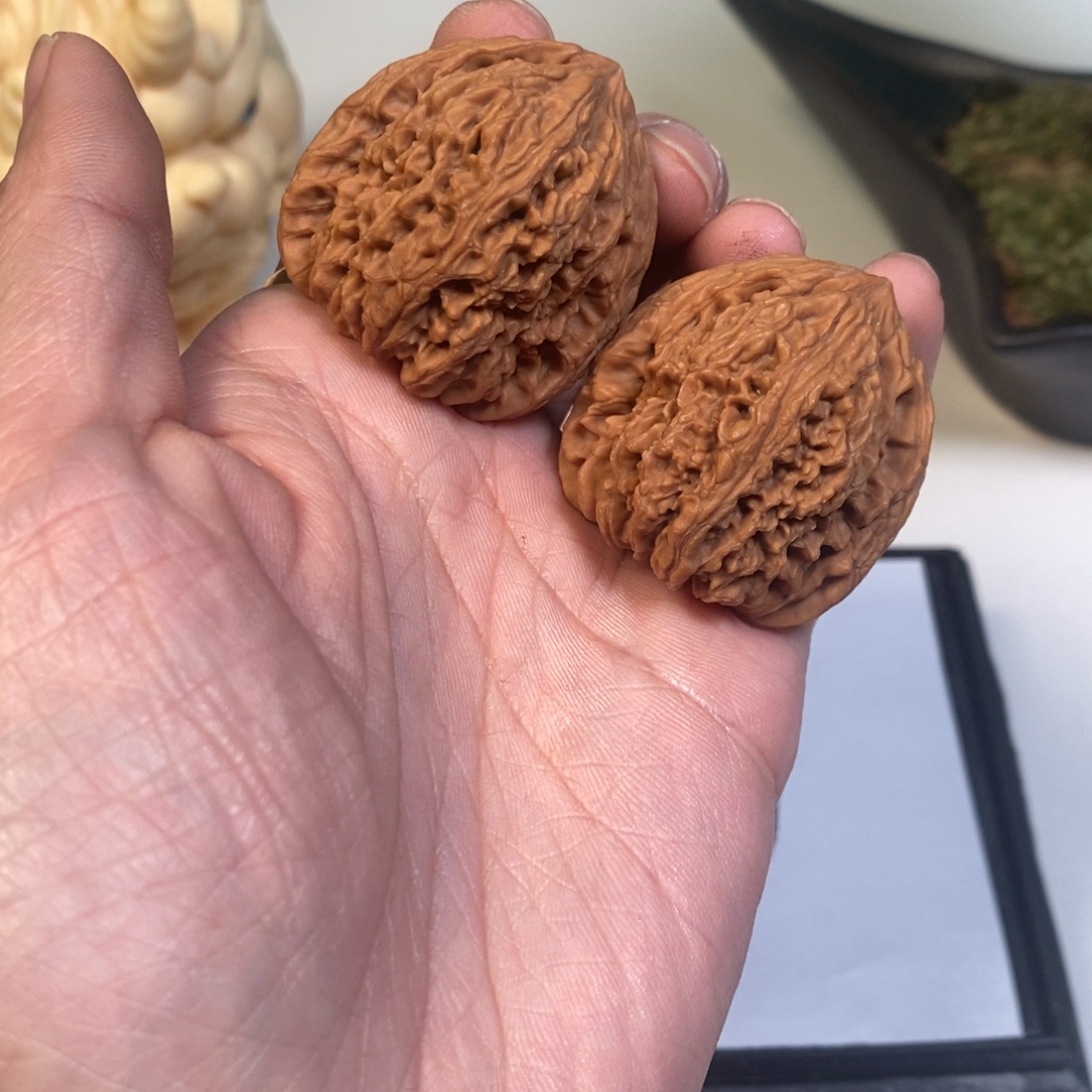 强***·文玩核桃吊坠南疆石