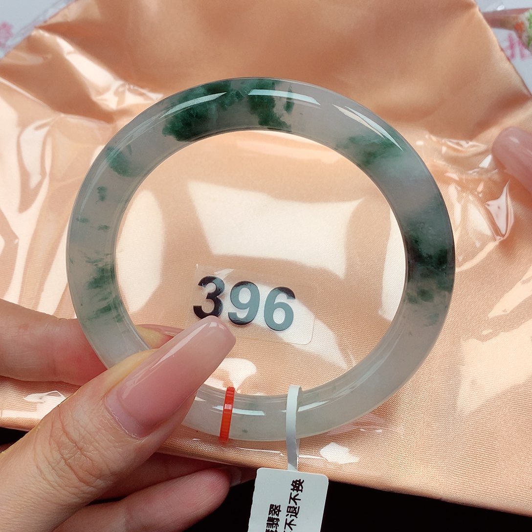 翡翠手镯未镶嵌56冰润冰底绿花圆条 微瑕捡漏