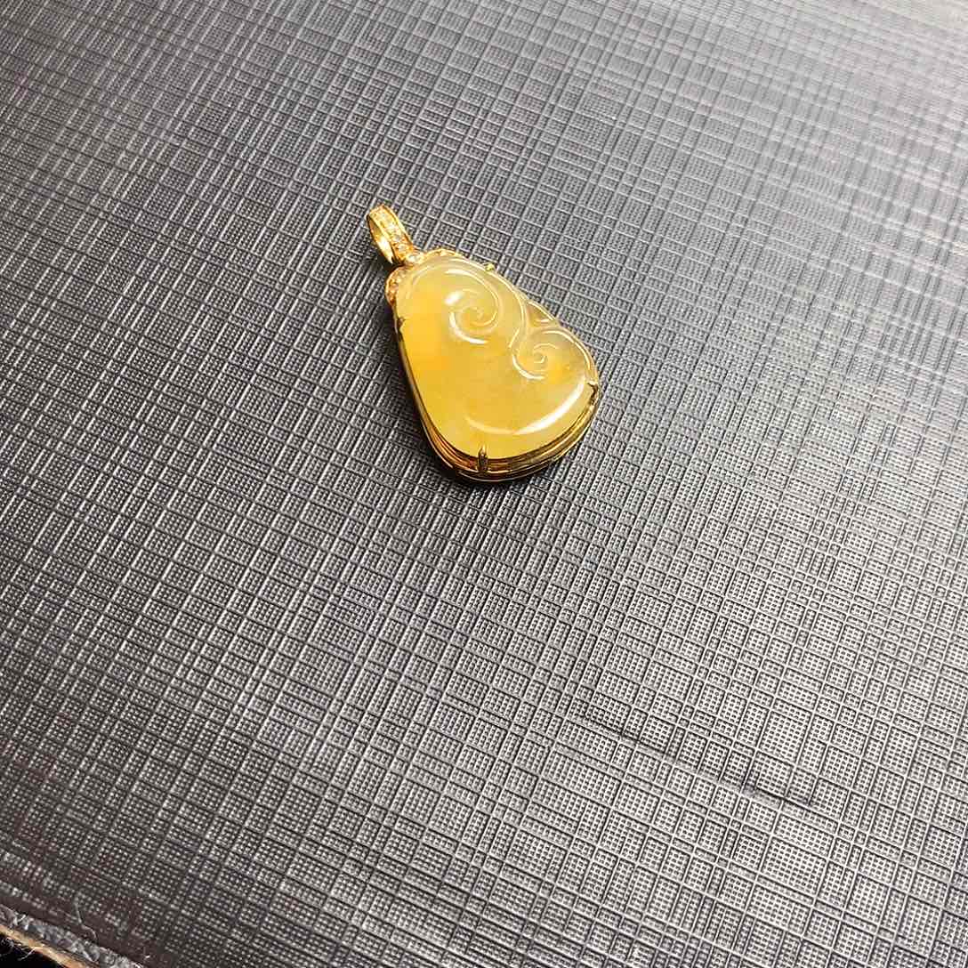 翡翠颈饰18K金镶嵌翡翠