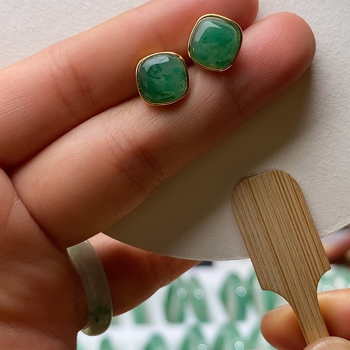 石英质玉耳钉未镶嵌