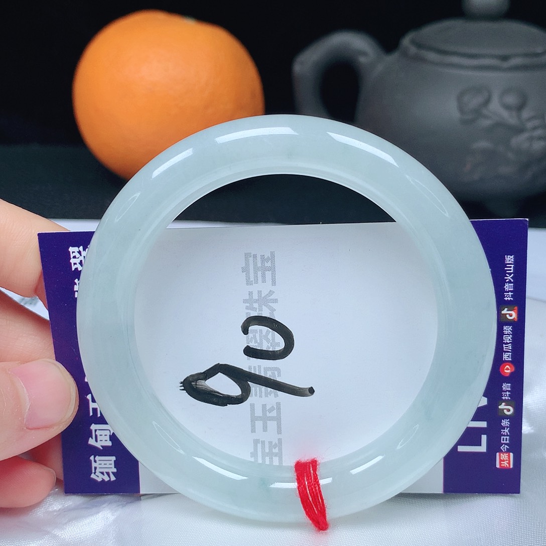 翡翠手镯未镶嵌56圈口