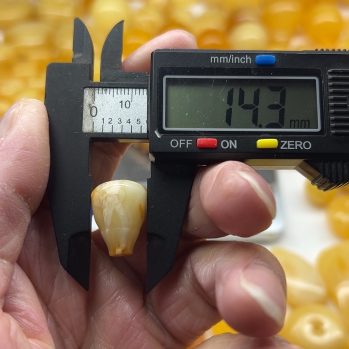 琥珀（矿物珀）未镶嵌裸石