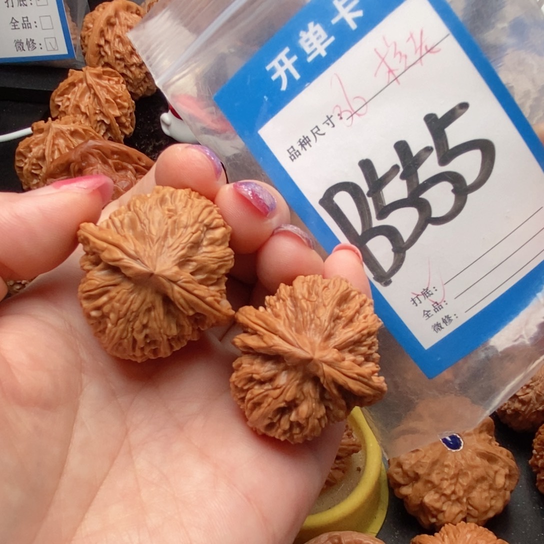 吊坠桃核核桃核佬闷
