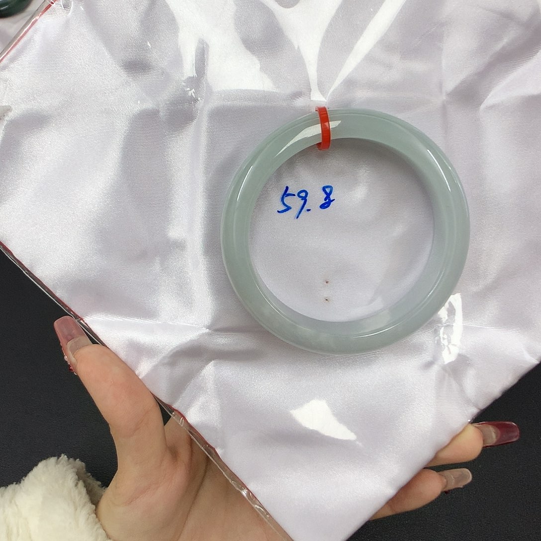 翡翠手镯未镶嵌天然缅甸翡翠手镯