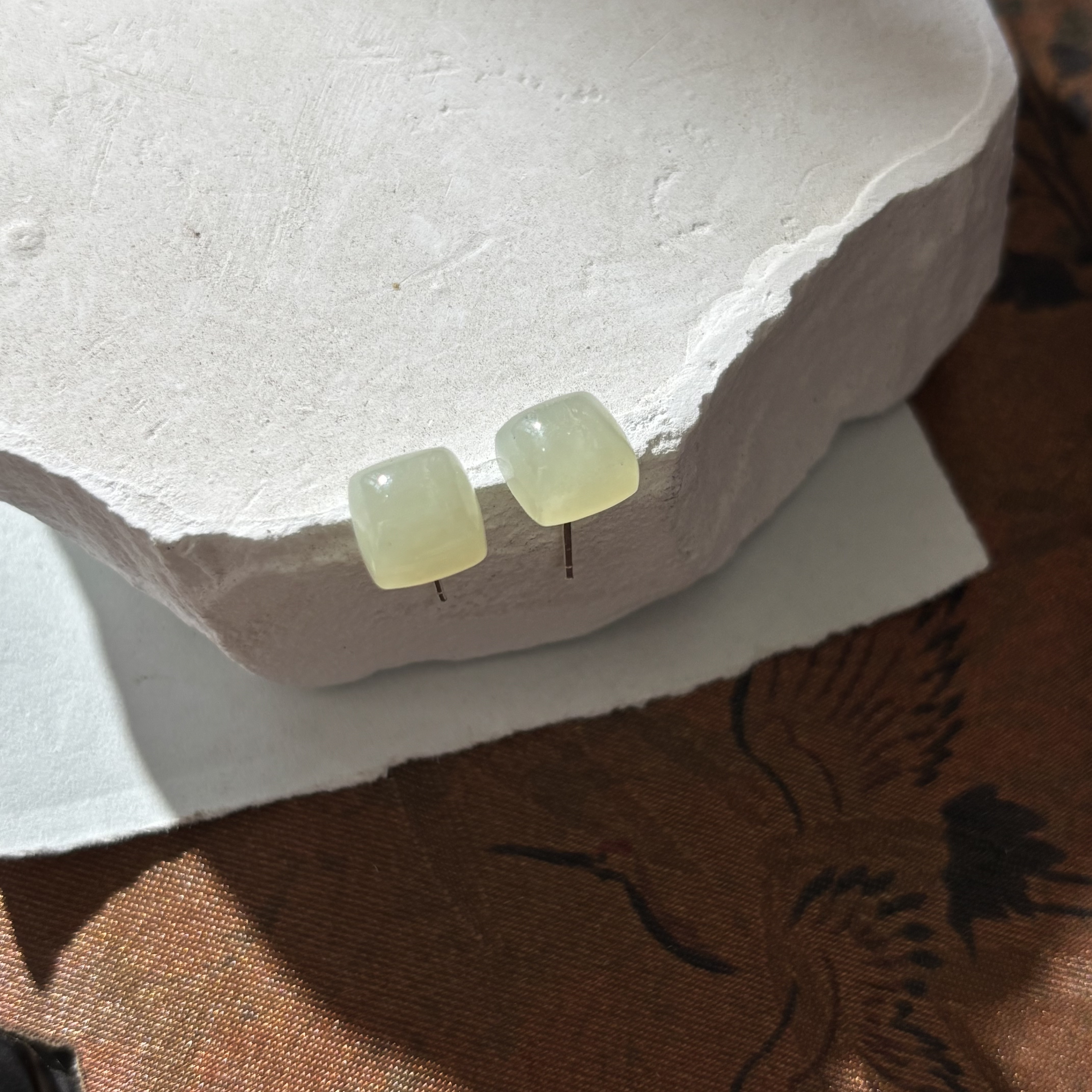 JE02 【金菀菀】天然和田玉晴水银S925镶嵌耳钉（8mm左右）