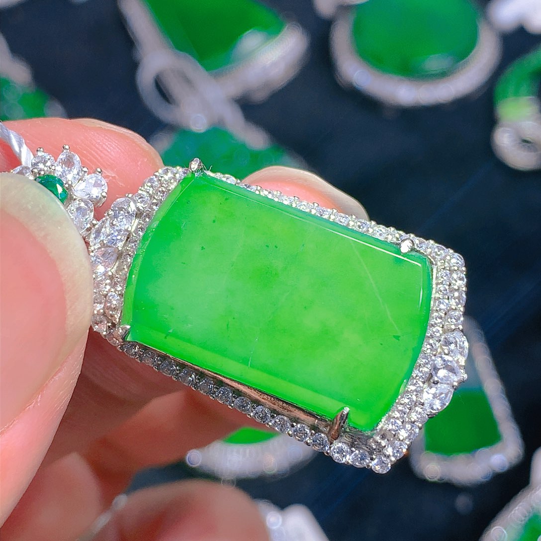 翡翠颈饰银S925镶嵌吊坠