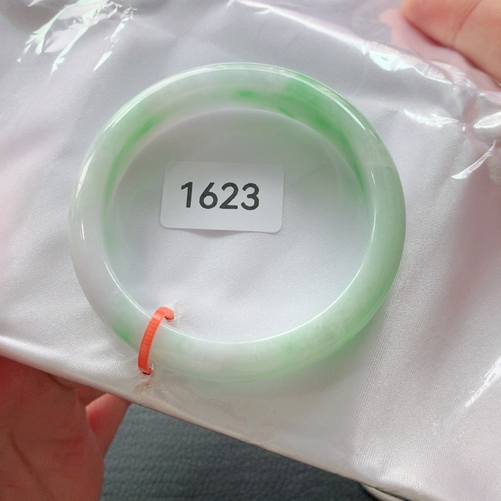 翡翠手镯未镶嵌天然翡翠手镯01