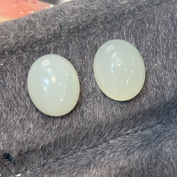 天然和田白玉耳钉料7.95克拉 9.1×11mm 