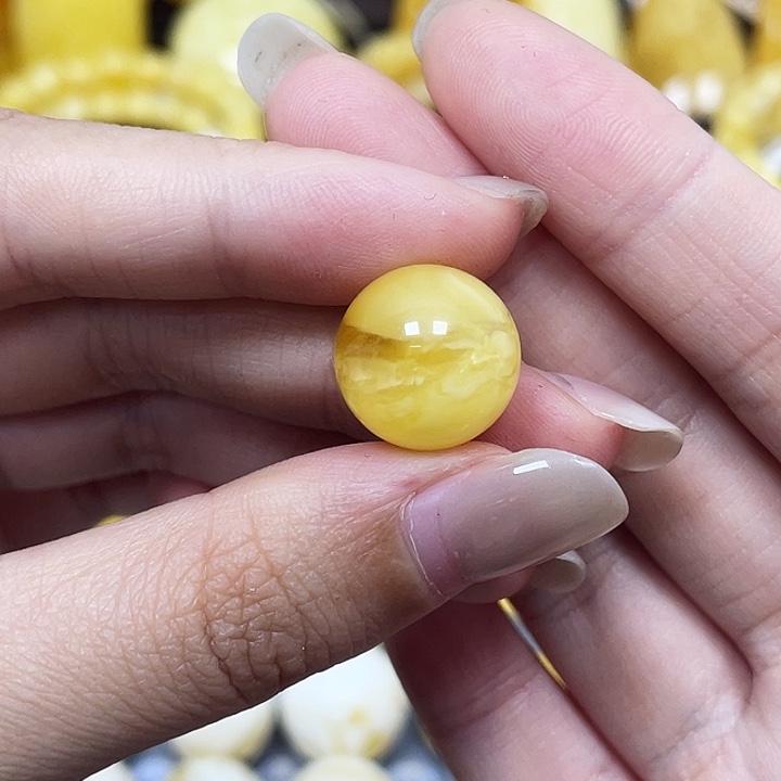 琥珀未镶嵌裸石14.1mm瑕 254