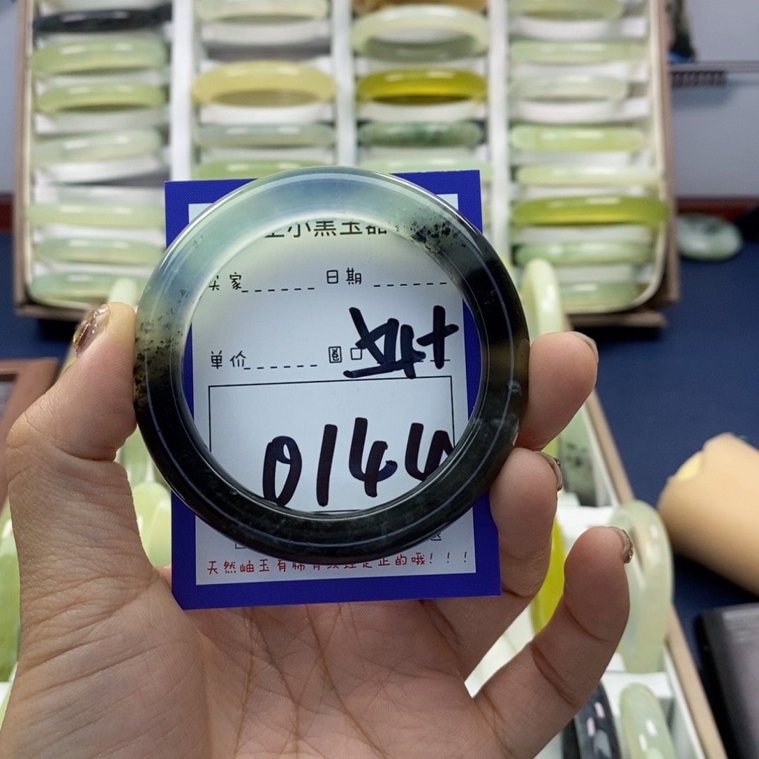 蛇纹石玉手镯未镶嵌Z***m