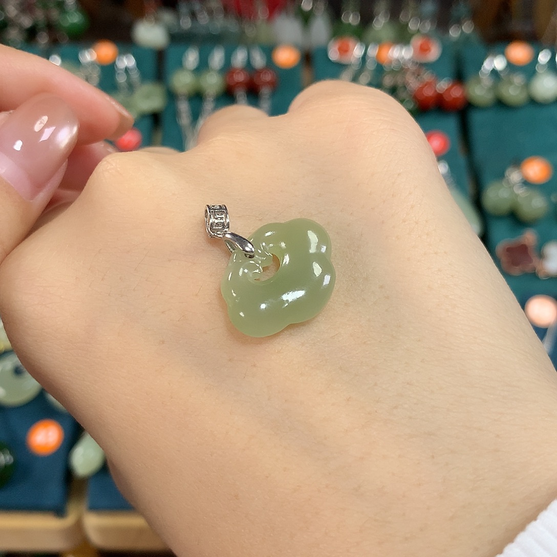 和田玉银S925镶嵌吊坠(不含链)卡20左右