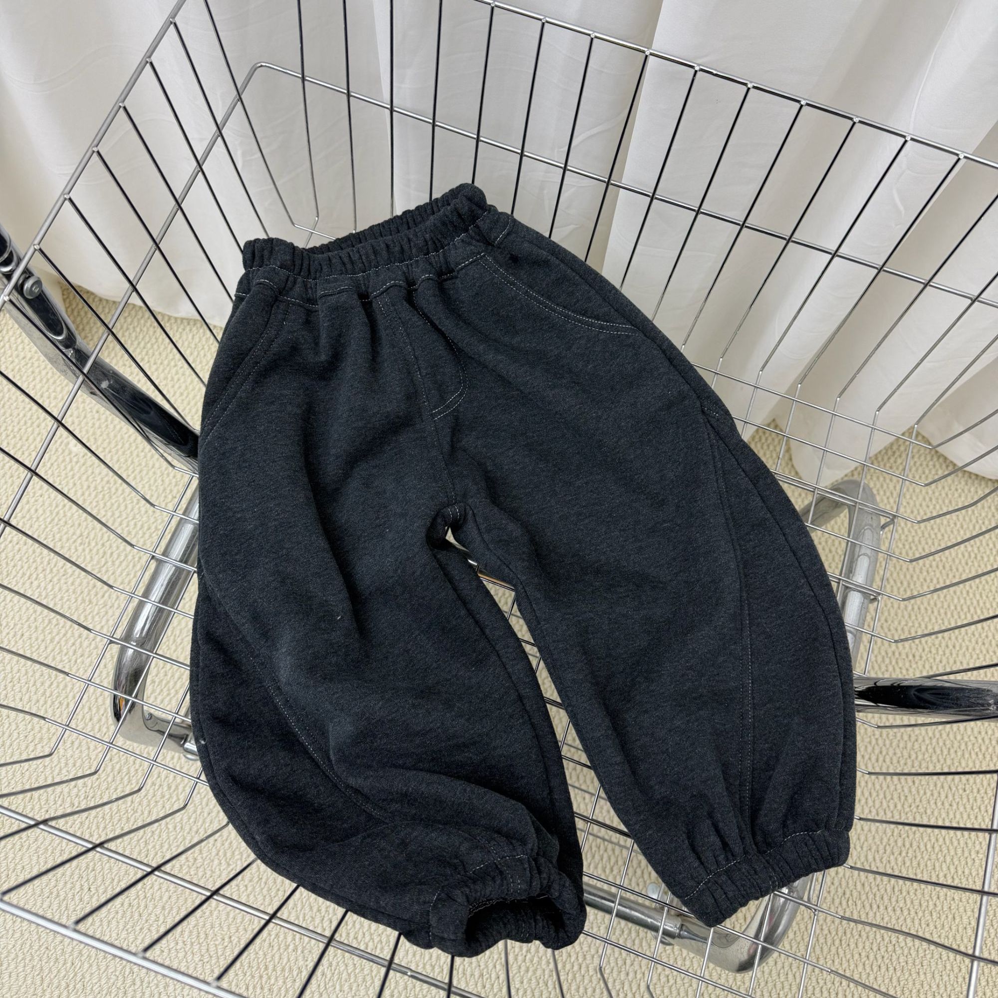 深灰色弯刀萝卜加绒裤