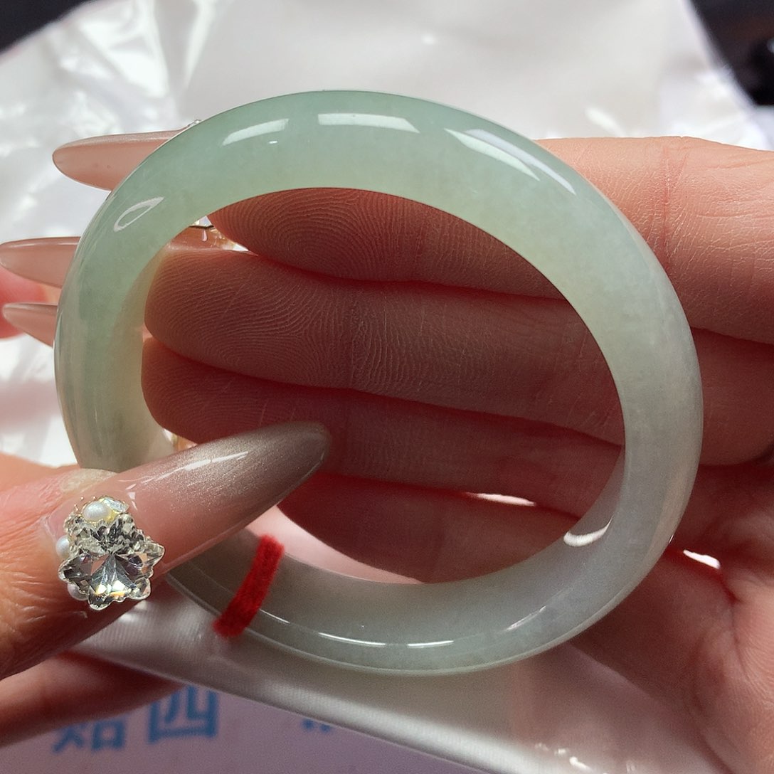 翡翠手镯未镶嵌51圈