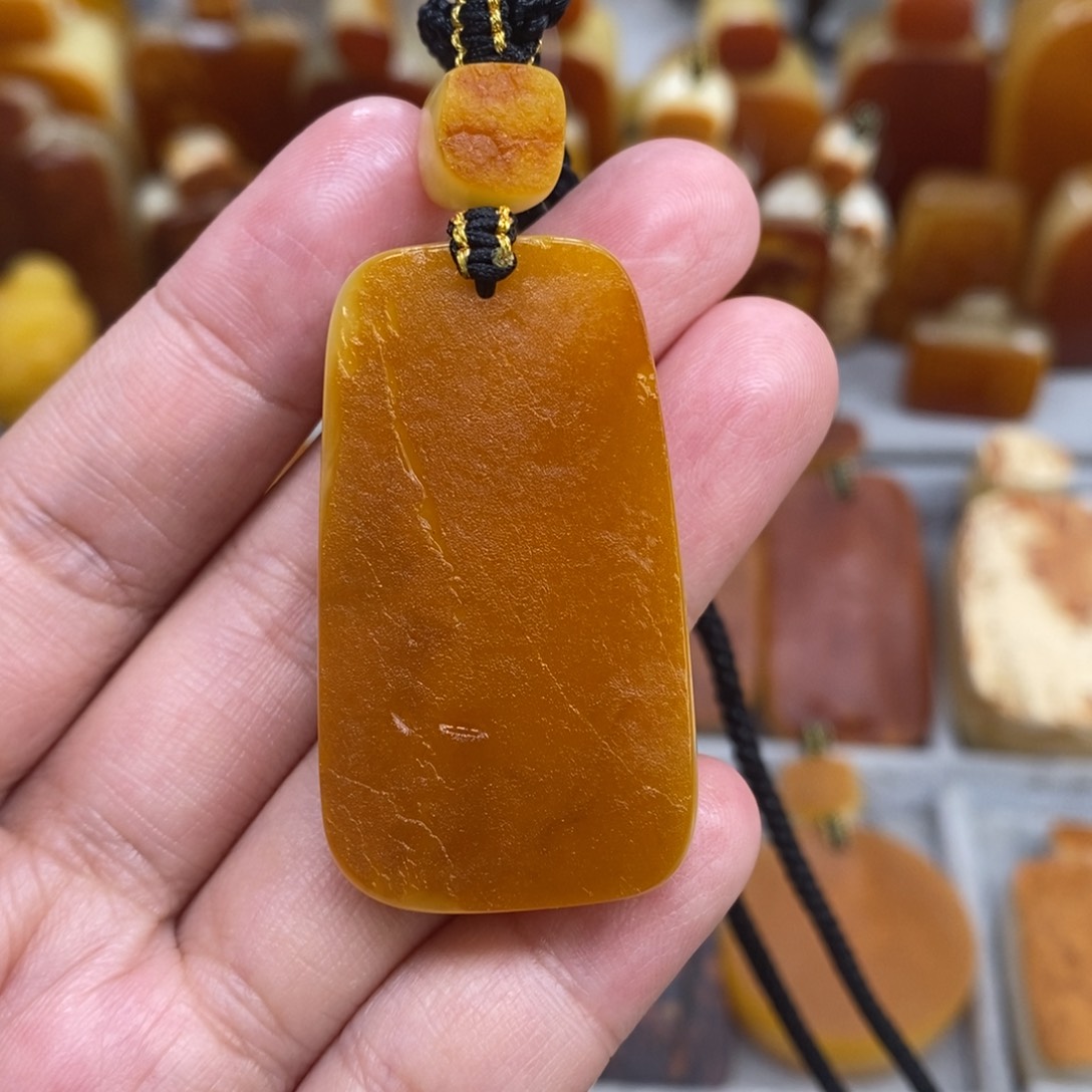 蜜蜡未镶嵌珠宝奇石