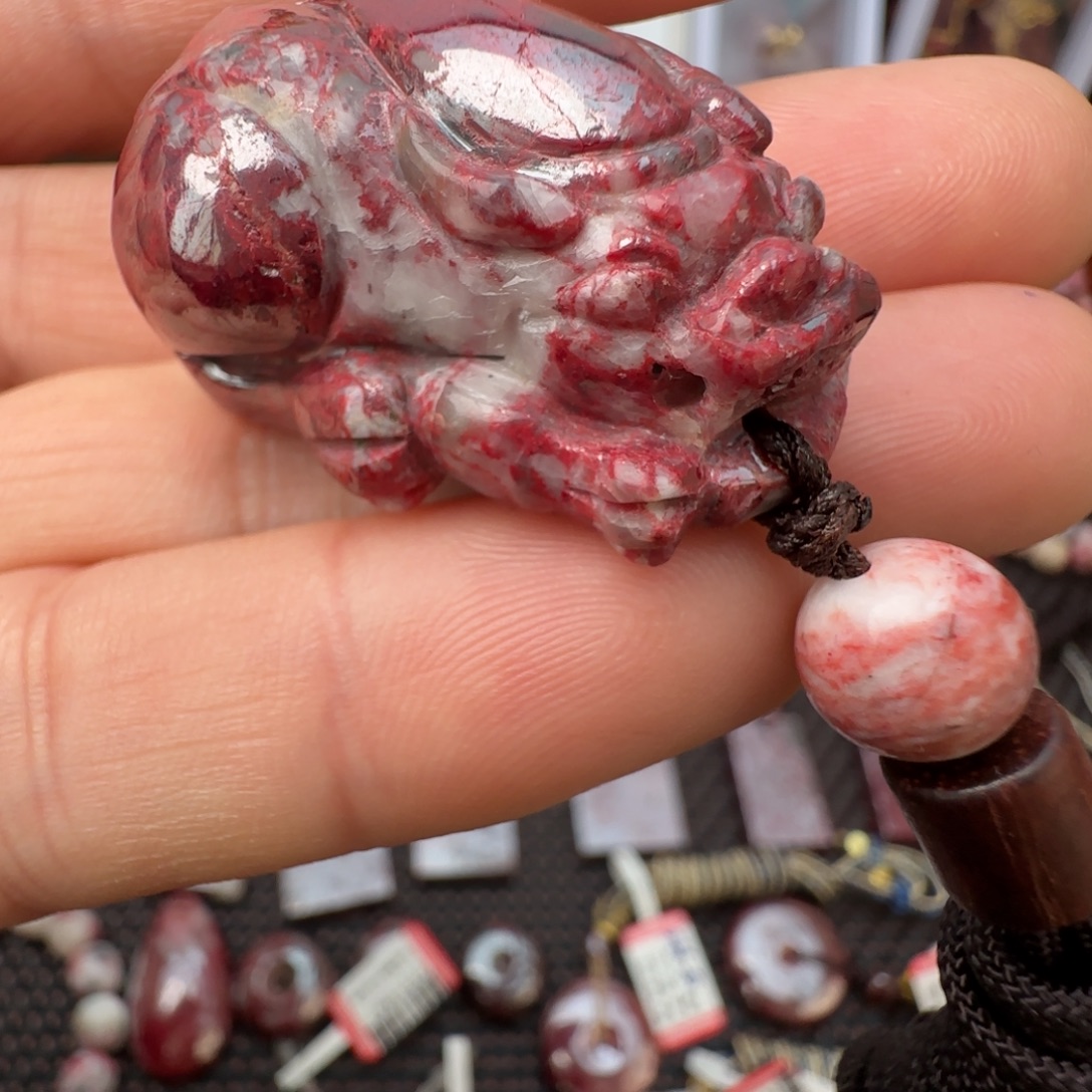 天然辰砂朱砂原矿貔貅吊坠