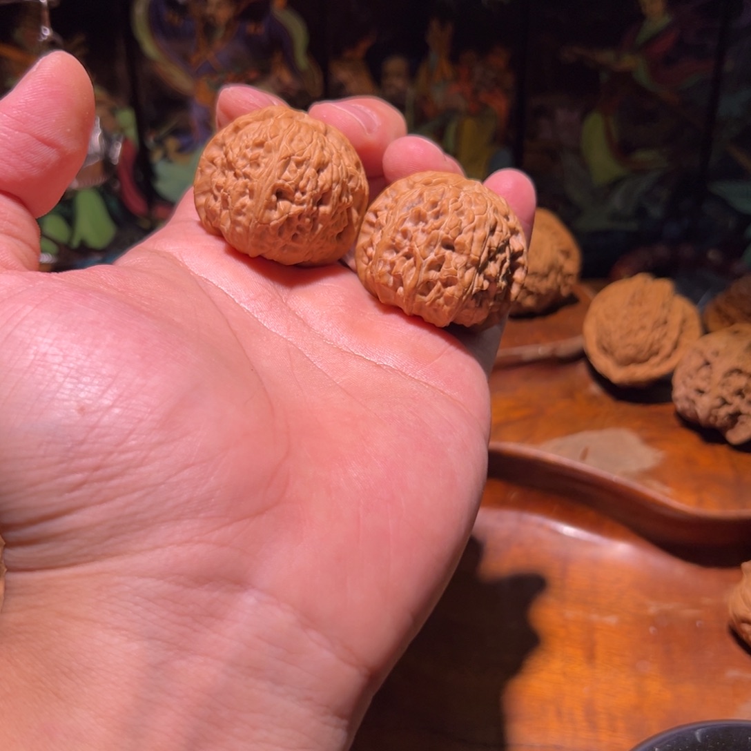 文玩核桃吊坠38全品闷白一对