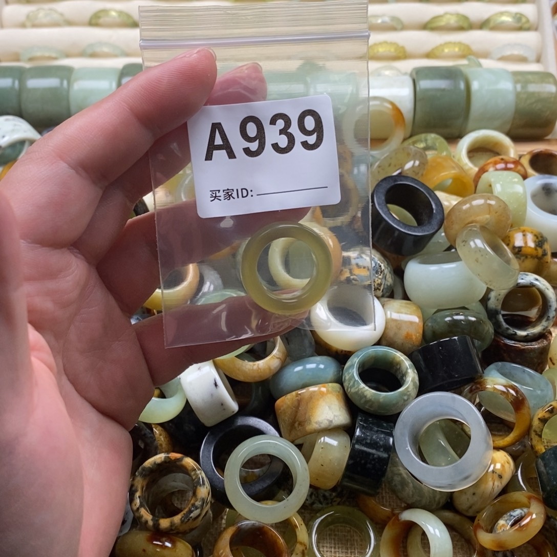 春***和蛇纹石玉未镶嵌戒指戒指