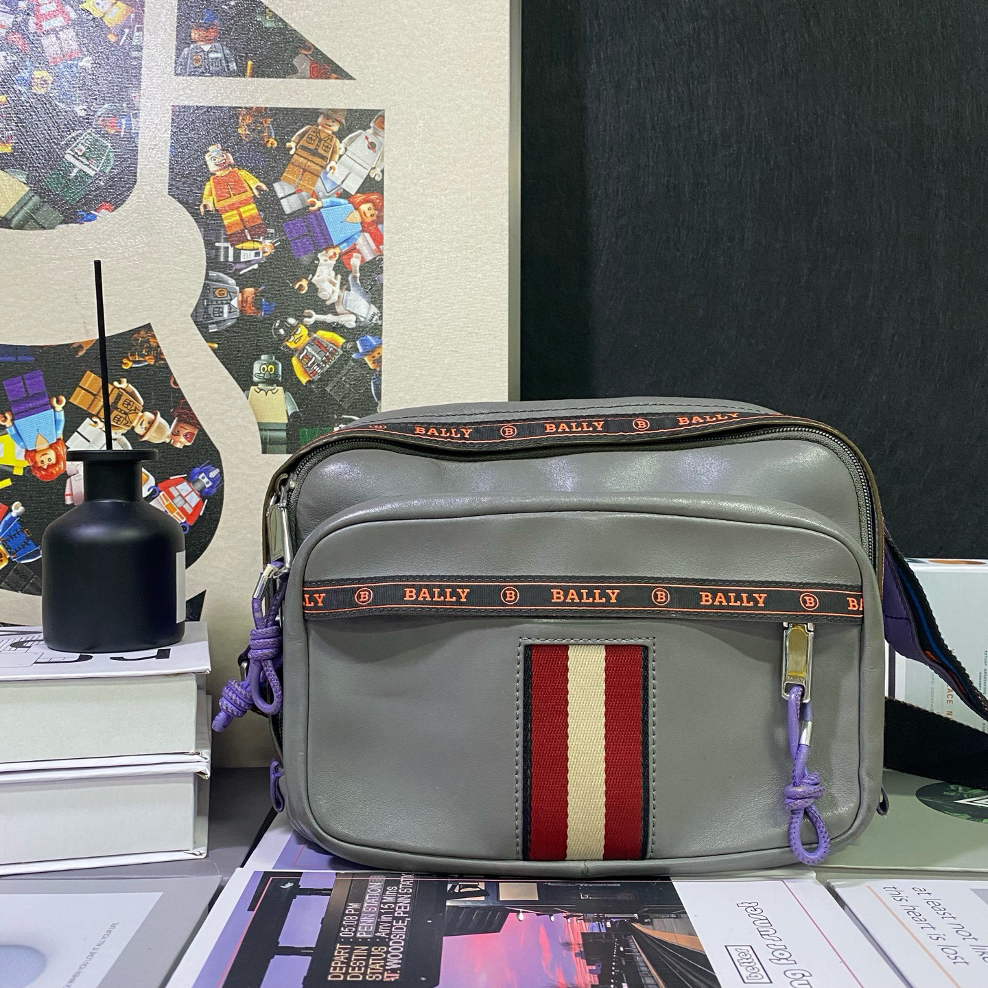 95新 BALLY/巴利 22181斜挎包26*20