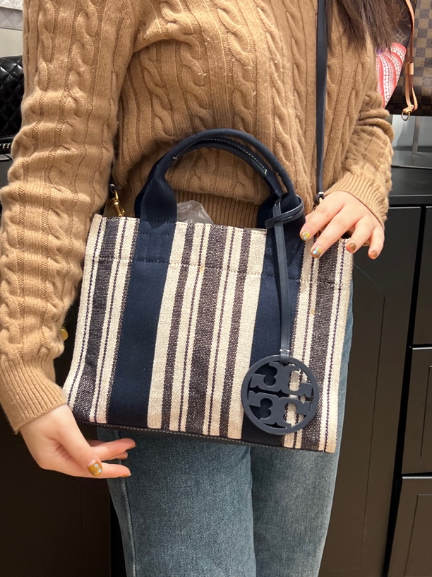 95新 TORY BURCH/汤丽柏琦 TORY BURCH 汤丽柏琦帆布条纹单肩斜挎