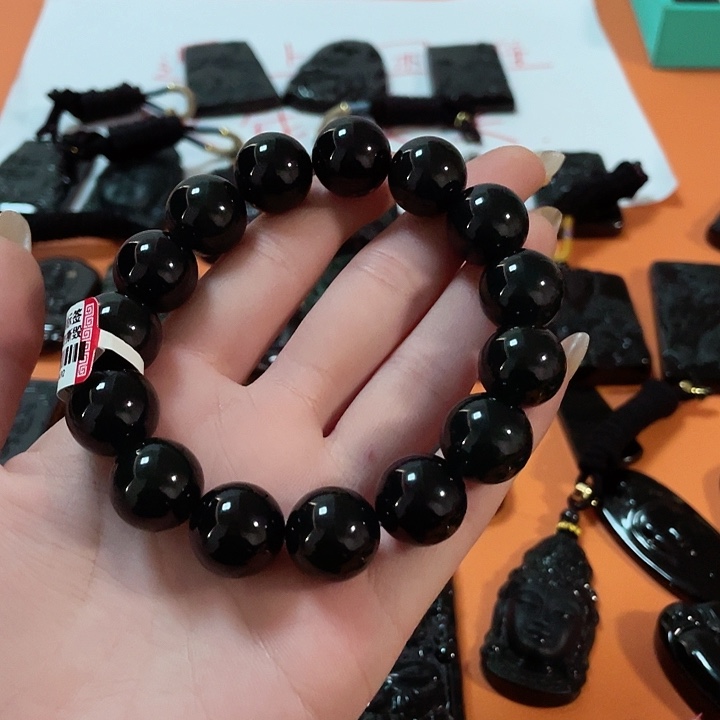 翡翠颈饰未镶嵌万*