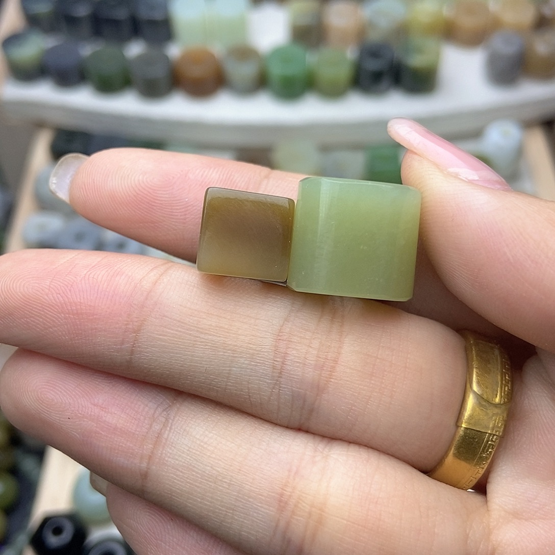 ゛****和田玉未镶嵌颈饰买断不退换