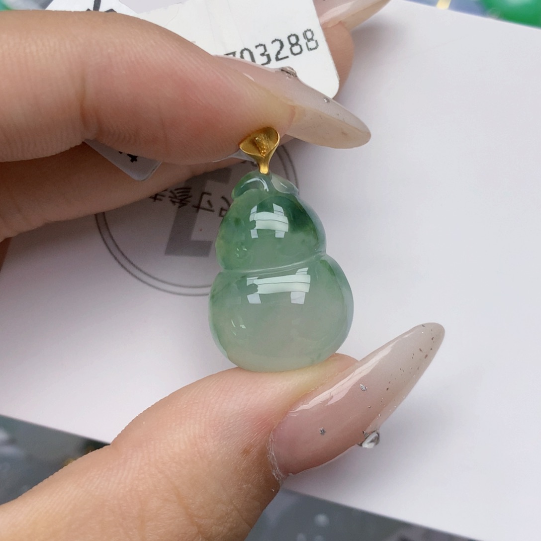 颈饰18K金镶嵌翡翠