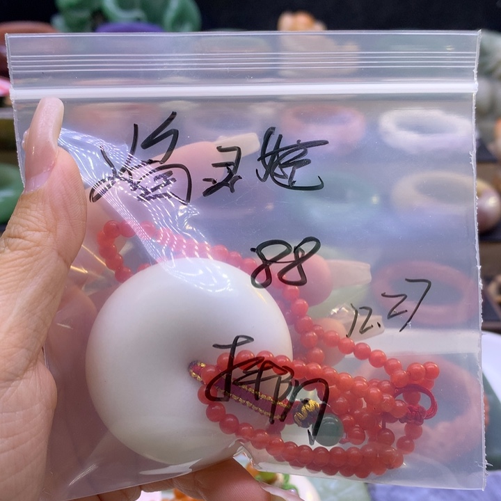 焰***姬石英岩玉未镶嵌13468975444