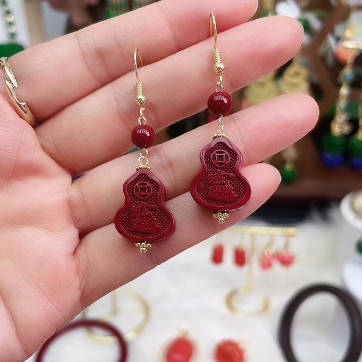 石英质玉耳钉合金