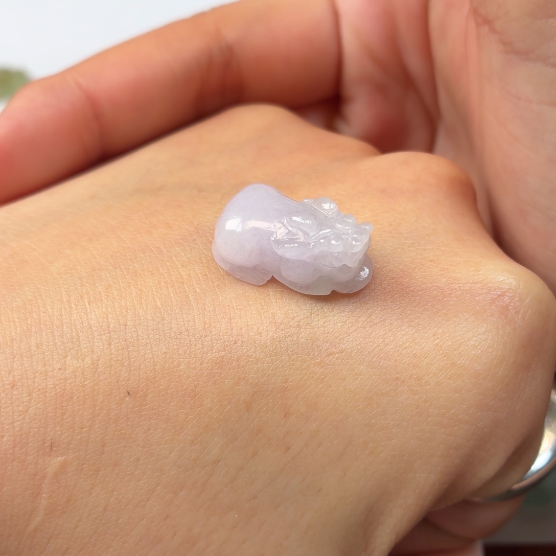 翡翠未镶嵌颈饰貔貅