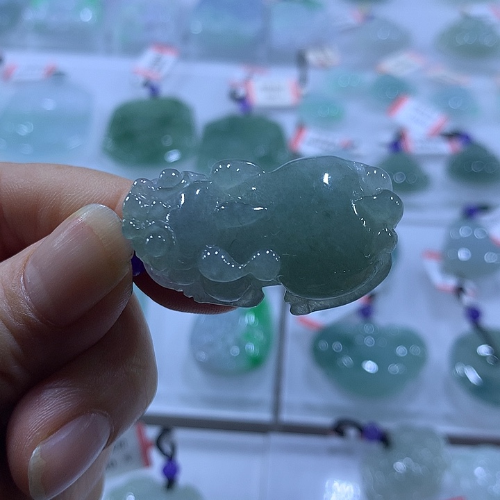 翡翠未镶嵌颈饰乀