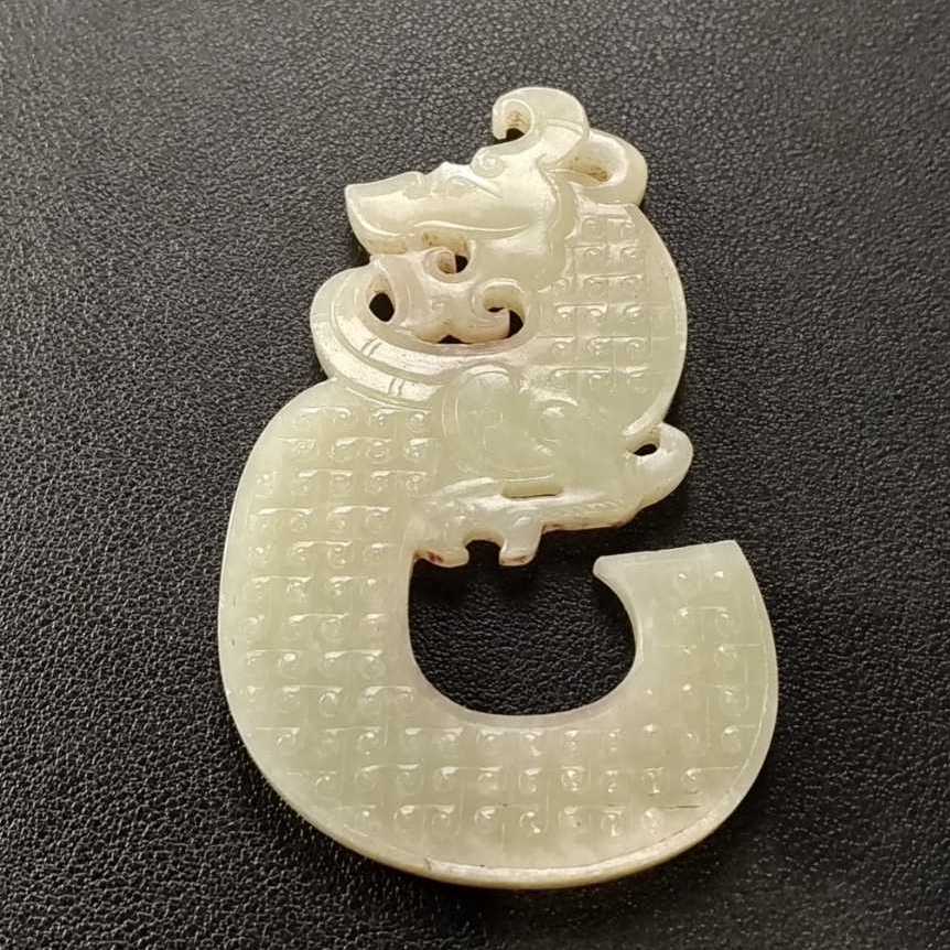 YT0115FVV025 龙型玉璧