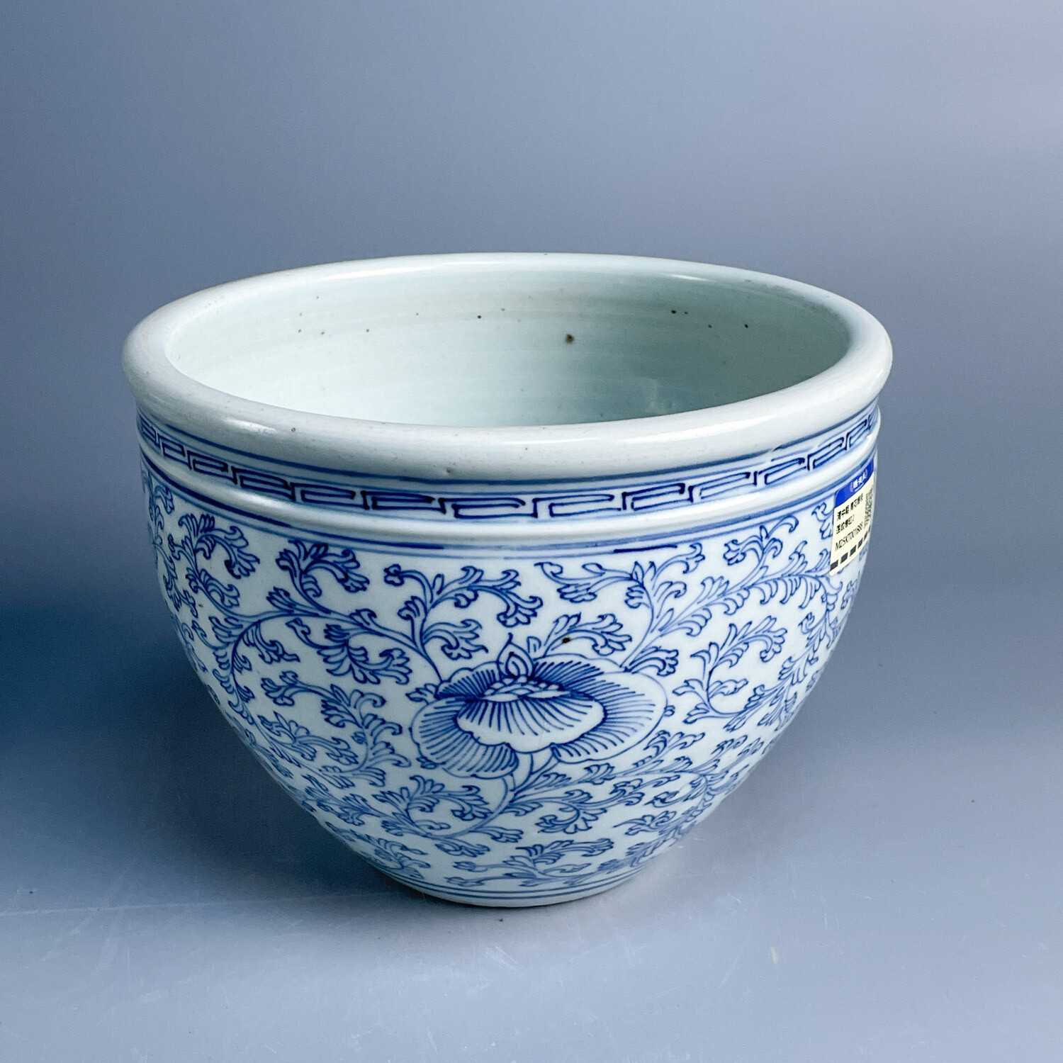 M25KT001B88 - 清中期 青花缠枝莲纹卷缸2