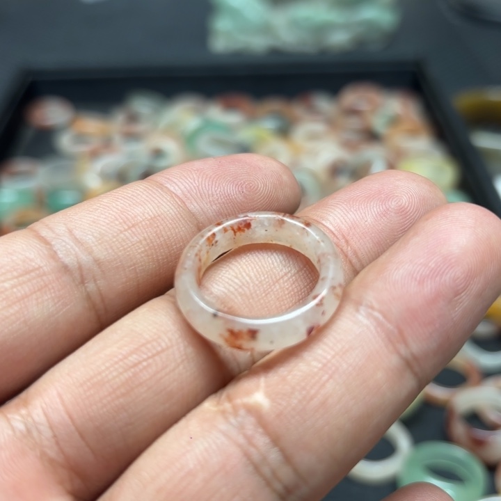 ****K石英质玉未镶嵌手镯