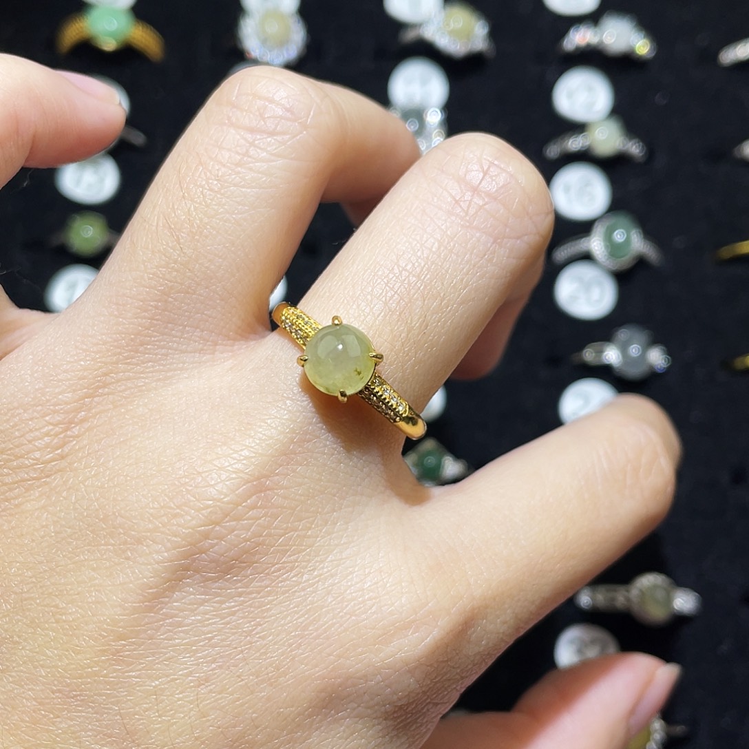 翡翠未镶嵌戒指戒指