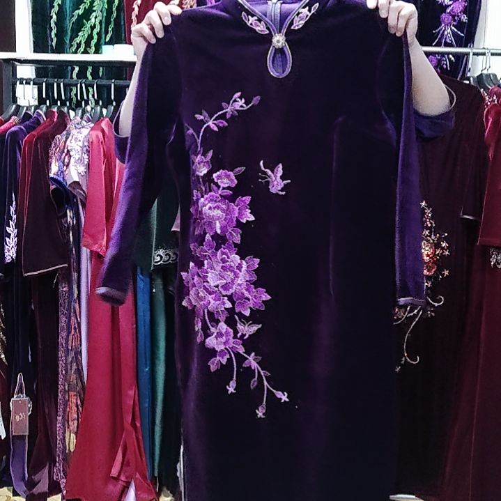 紫色金丝绒刺绣中长加绒加厚旗袍xl115斤以内