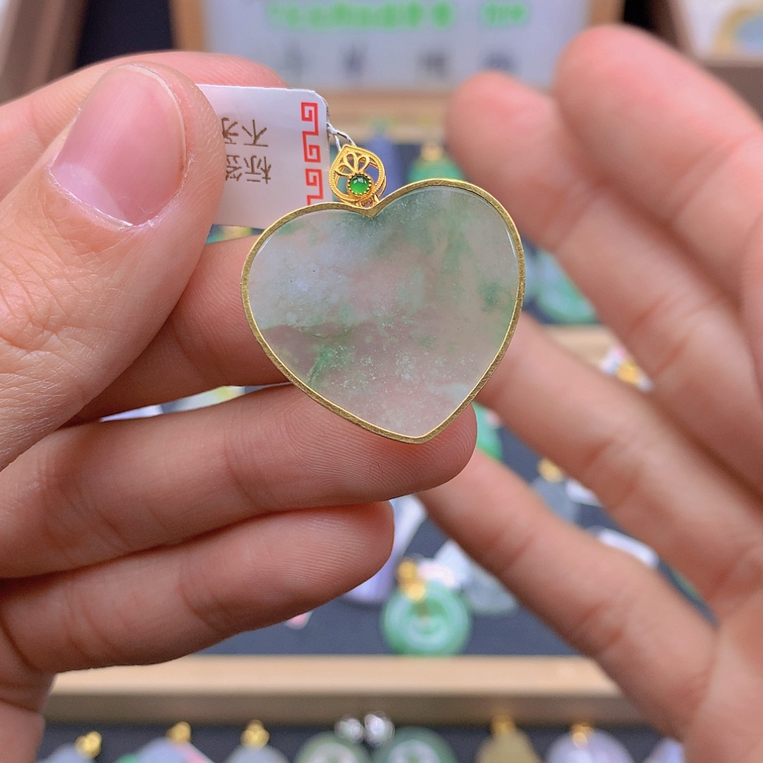 翡翠颈饰18K金镶嵌翡翠 