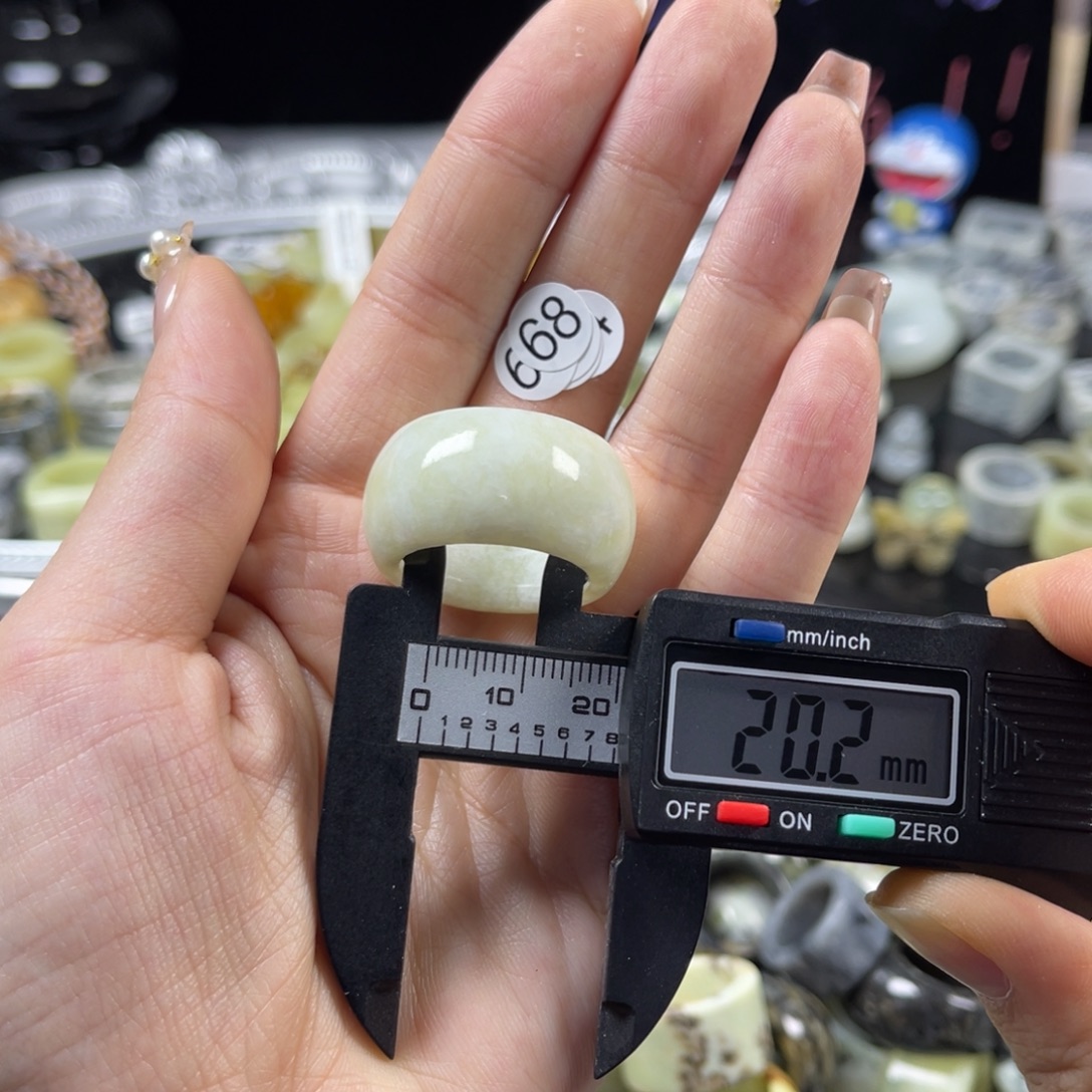 蛇纹石玉未镶嵌戒指